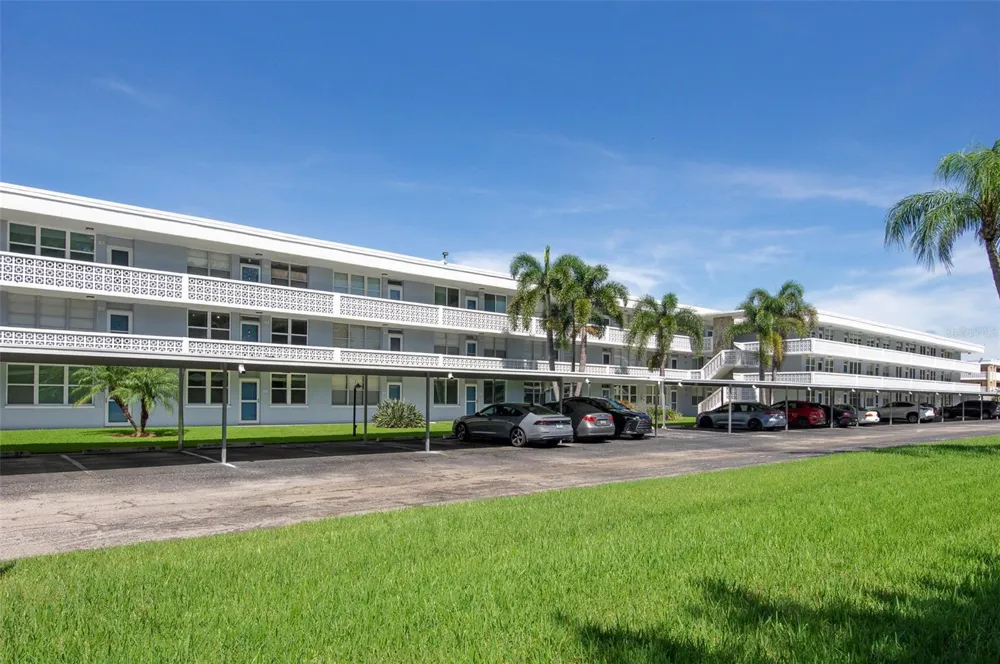 4720 LOCUST STREET NE #219 St Petersburg, FL 33703