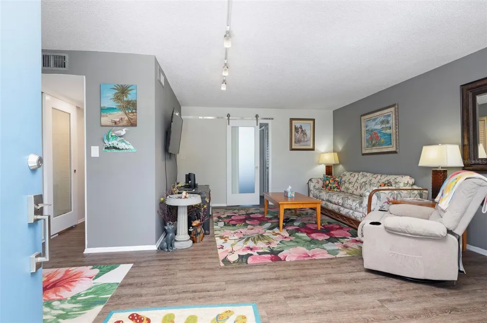 4720 LOCUST STREET NE #219 St Petersburg, FL 33703