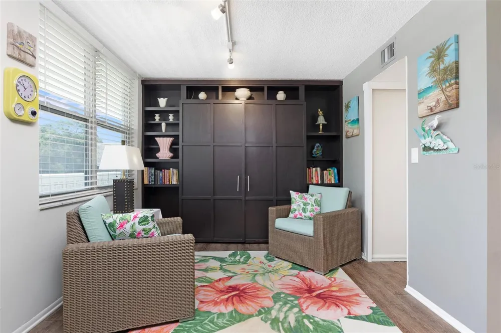 4720 LOCUST STREET NE #219 St Petersburg, FL 33703