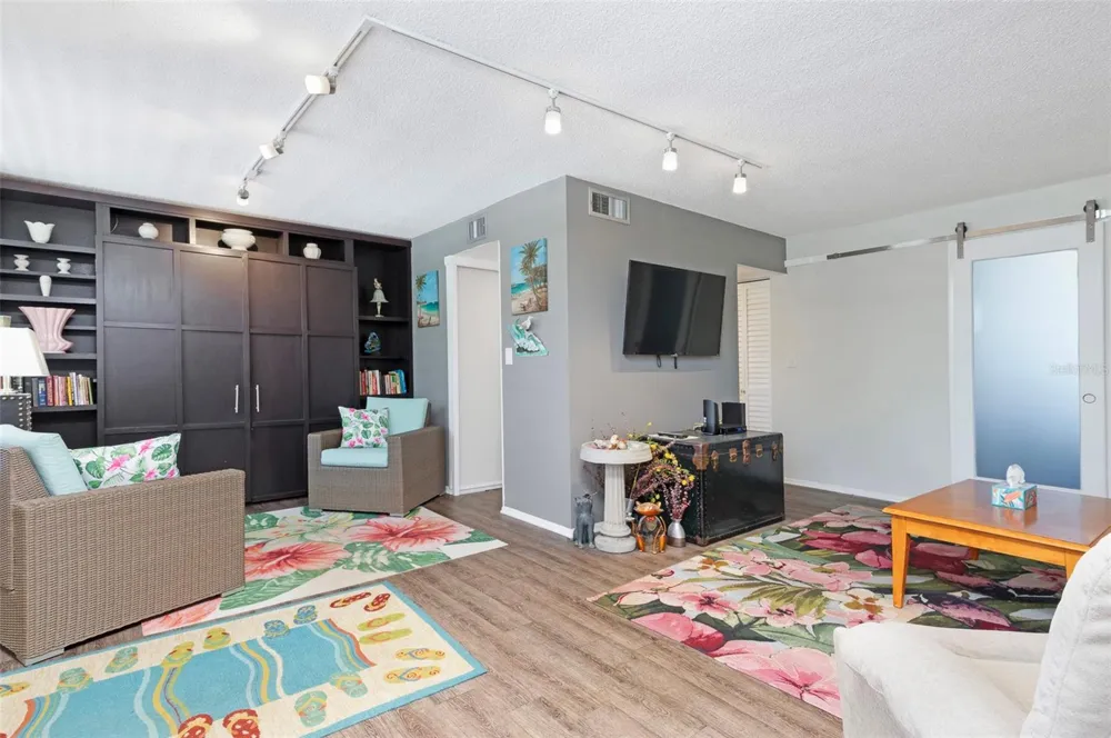 4720 LOCUST STREET NE #219 St Petersburg, FL 33703