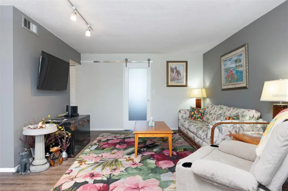 4720 LOCUST STREET NE #219 St Petersburg, FL 33703