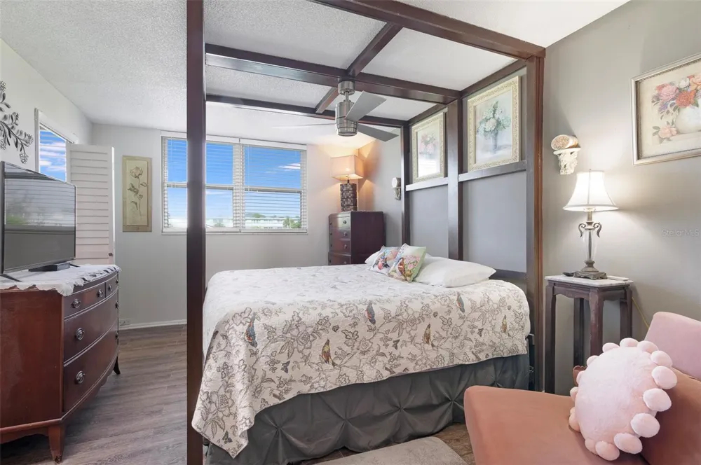4720 LOCUST STREET NE #219 St Petersburg, FL 33703