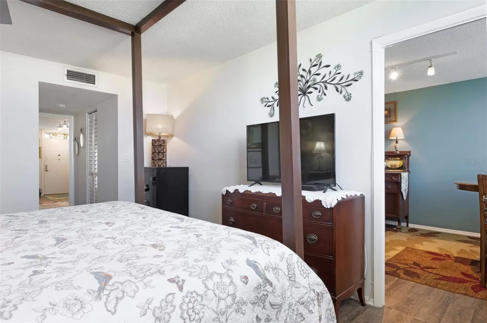 4720 LOCUST STREET NE #219 St Petersburg, FL 33703