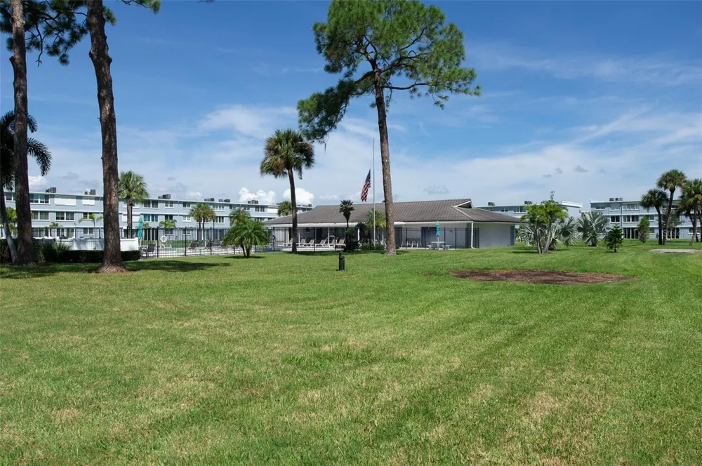 4720 LOCUST STREET NE #219 St Petersburg, FL 33703