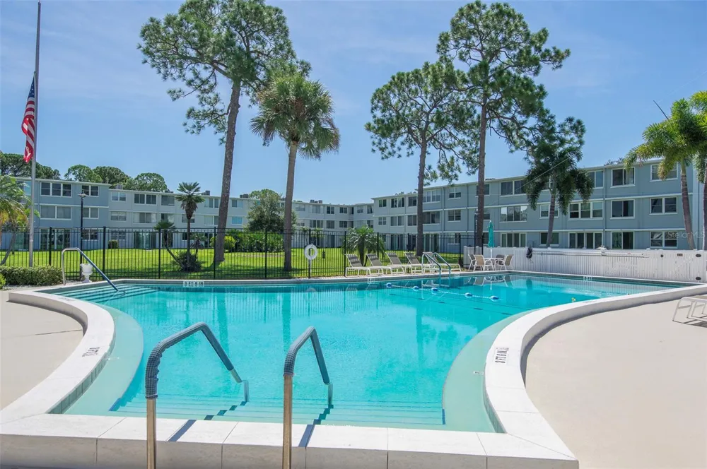 4720 LOCUST STREET NE #219 St Petersburg, FL 33703