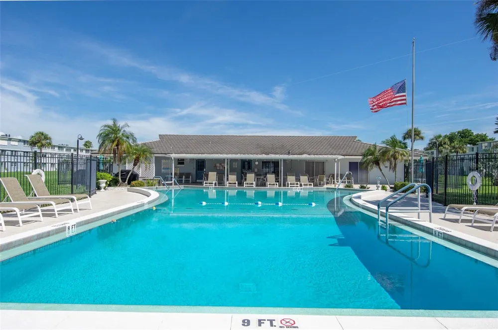 4720 LOCUST STREET NE #219 St Petersburg, FL 33703