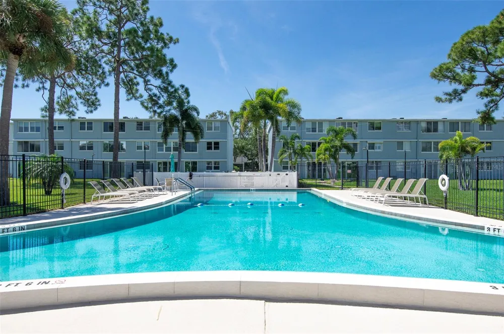 4720 LOCUST STREET NE #219 St Petersburg, FL 33703
