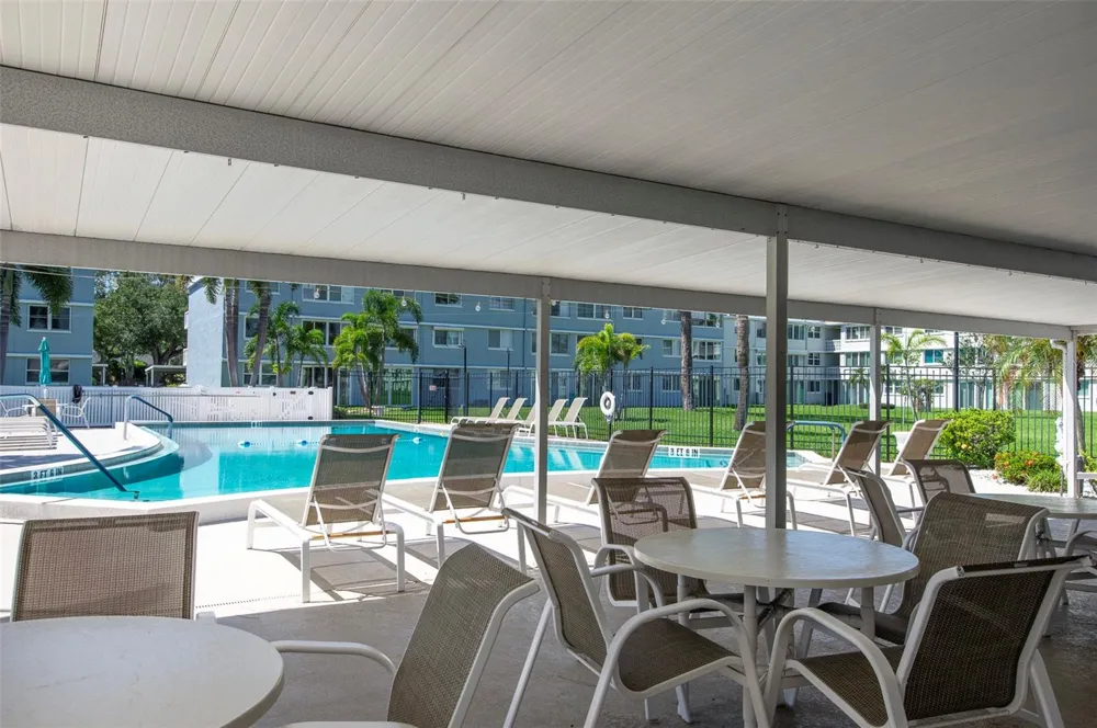 4720 LOCUST STREET NE #219 St Petersburg, FL 33703