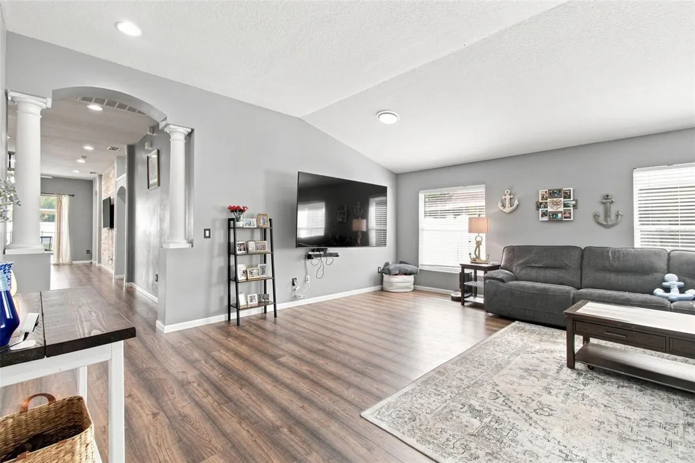 9710 WHITE BARN WAY Riverview, FL 33569