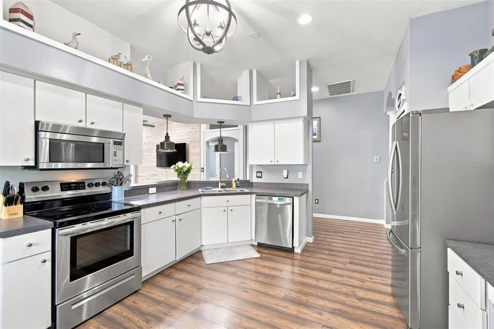 9710 WHITE BARN WAY Riverview, FL 33569