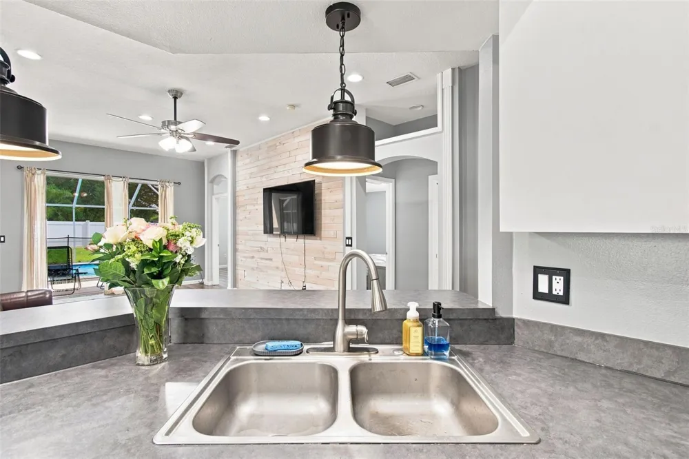 9710 WHITE BARN WAY Riverview, FL 33569