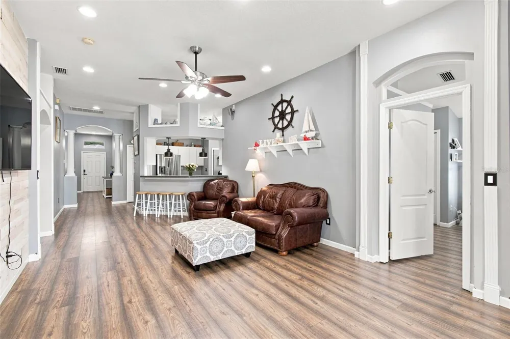 9710 WHITE BARN WAY Riverview, FL 33569