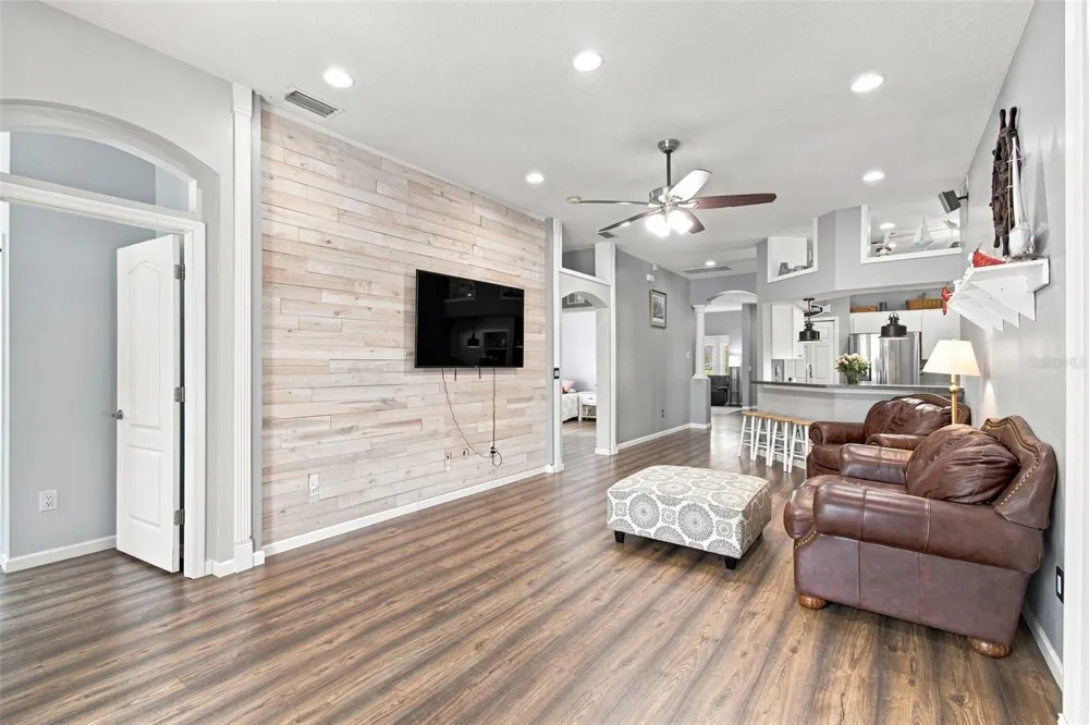 9710 WHITE BARN WAY Riverview, FL 33569