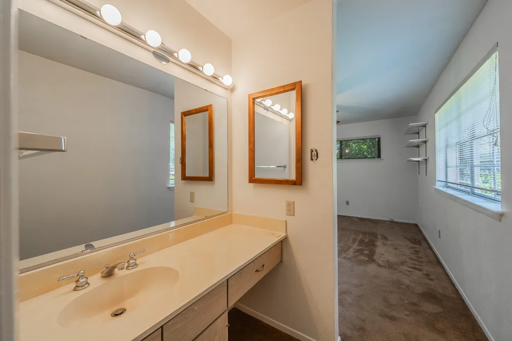 3014 Friendswood Drive Arlington, TX 76013