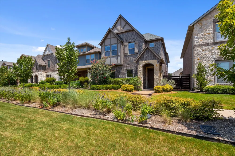 4502 Spanish Indigo Lane Arlington, TX 76005