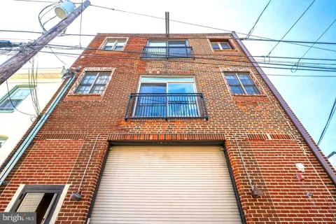 207 RECTOR STREET #2R