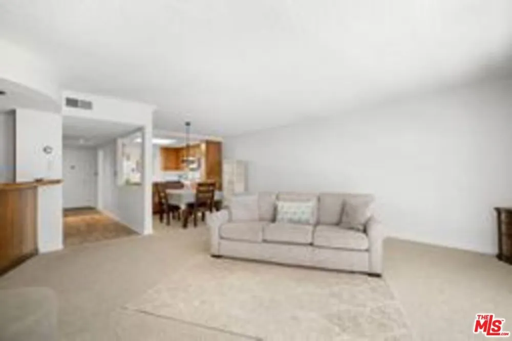 4445 Cartwright Avenue #110 Toluca Lake, CA 91602