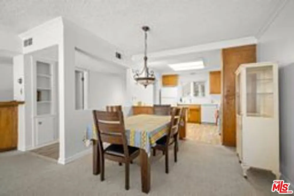 4445 Cartwright Avenue #110 Toluca Lake, CA 91602