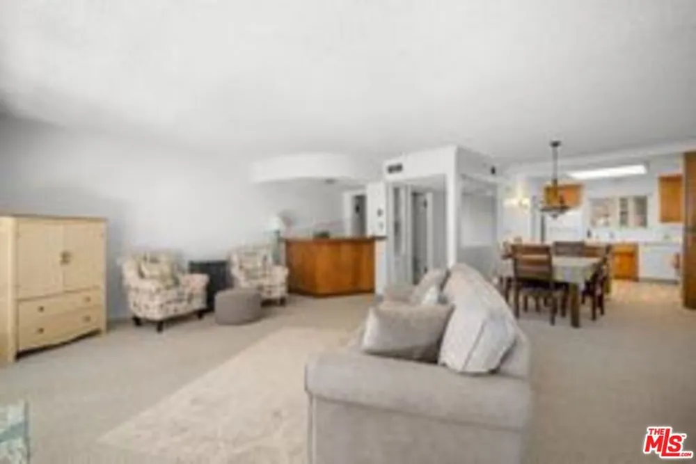 4445 Cartwright Avenue #110 Toluca Lake, CA 91602