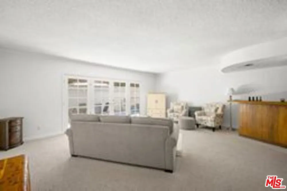 4445 Cartwright Avenue #110 Toluca Lake, CA 91602