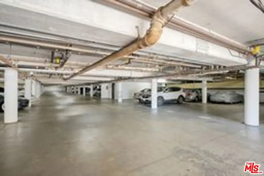 4445 Cartwright Avenue #110 Toluca Lake, CA 91602