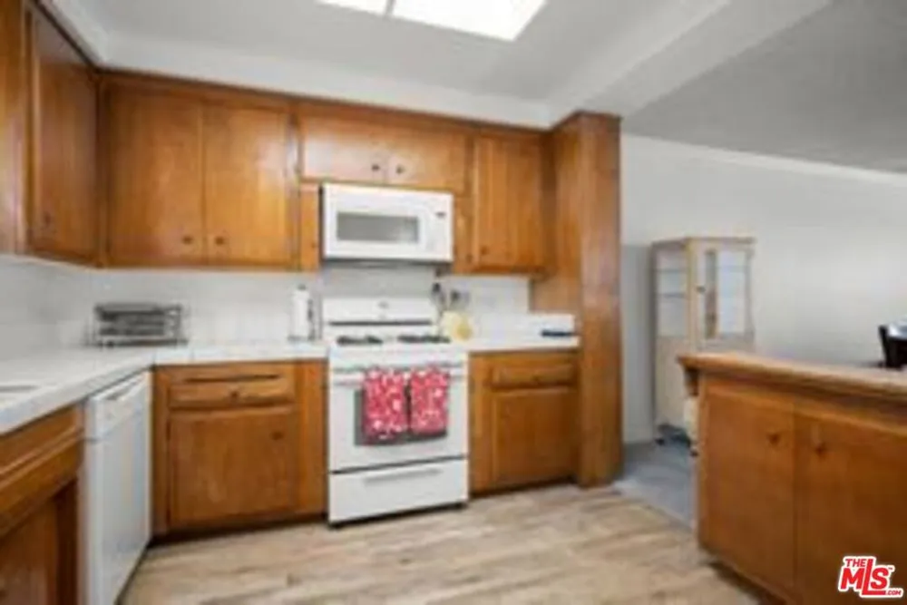 4445 Cartwright Avenue #110 Toluca Lake, CA 91602
