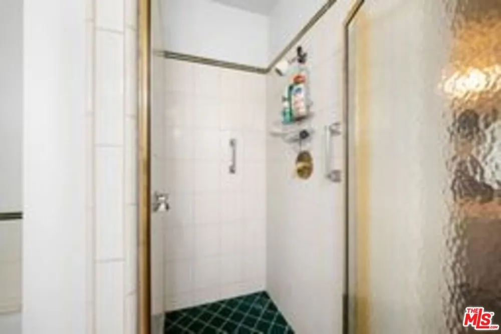 4445 Cartwright Avenue #110 Toluca Lake, CA 91602