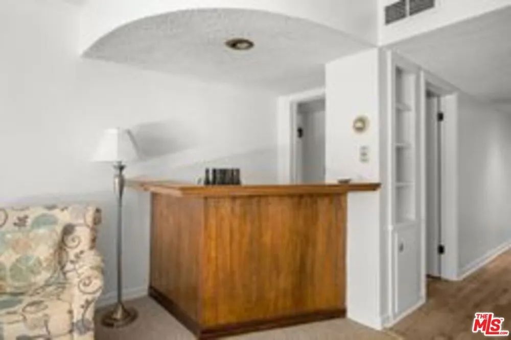 4445 Cartwright Avenue #110 Toluca Lake, CA 91602