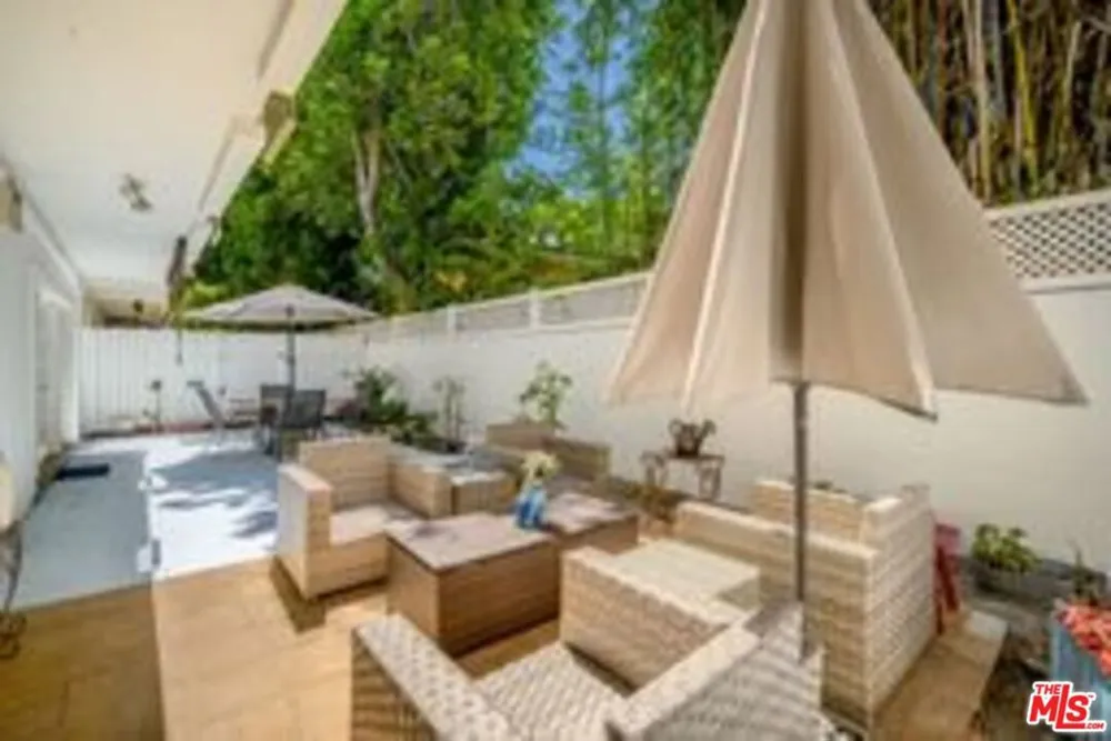 4445 Cartwright Avenue #110 Toluca Lake, CA 91602