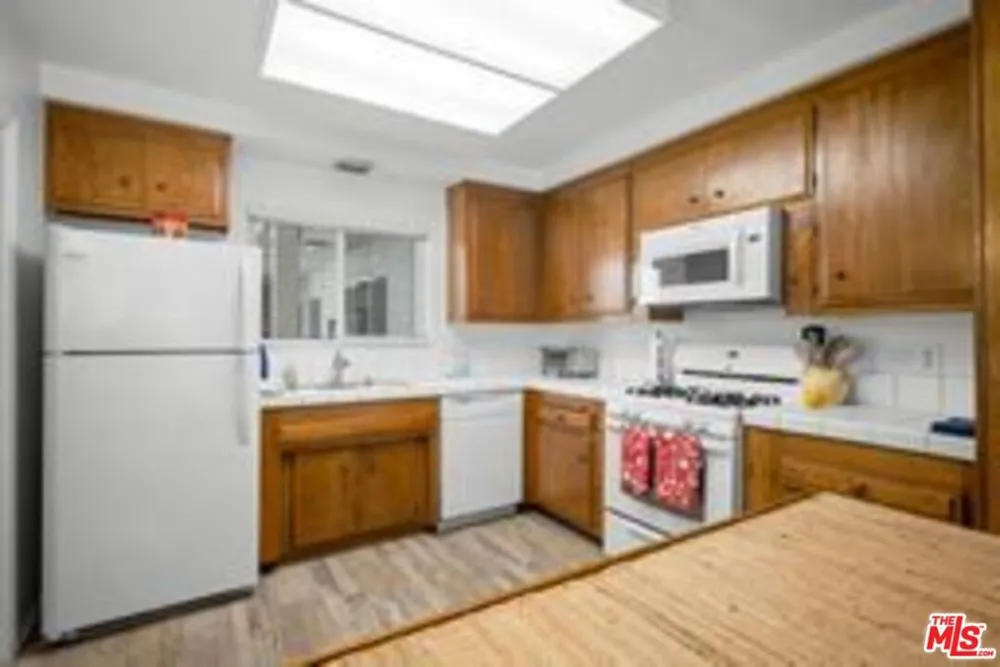 4445 Cartwright Avenue #110 Toluca Lake, CA 91602