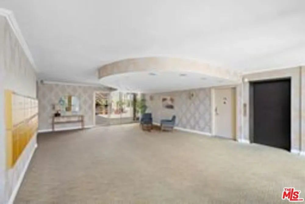 4445 Cartwright Avenue #110 Toluca Lake, CA 91602