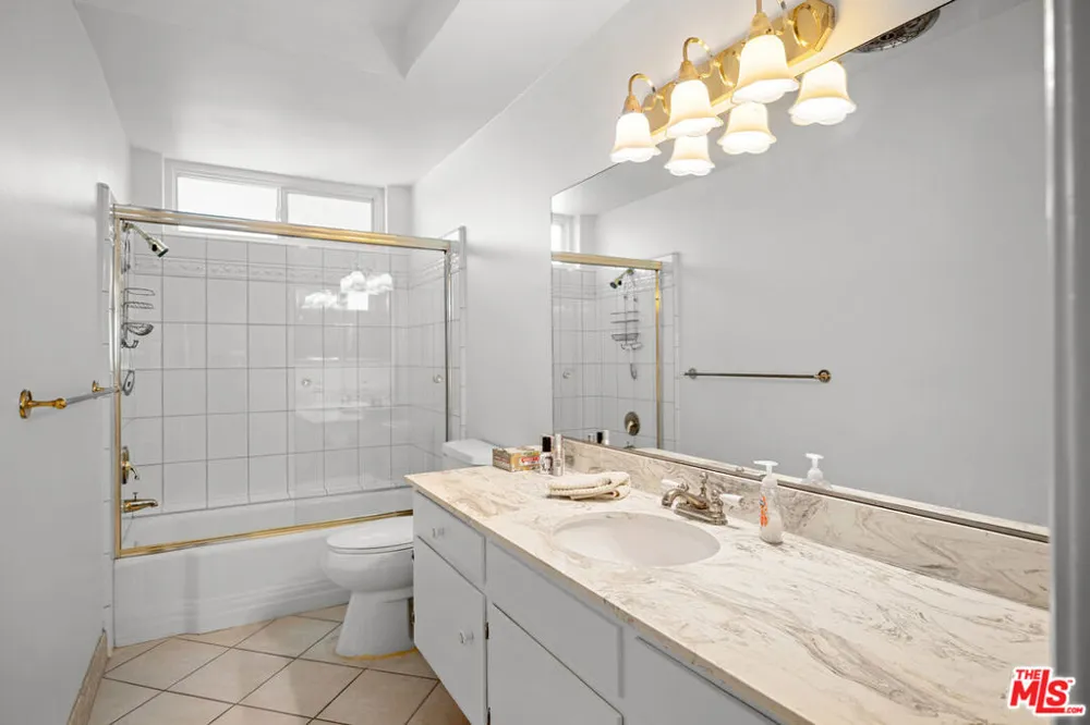 4445 Cartwright Avenue #110 Toluca Lake, CA 91602