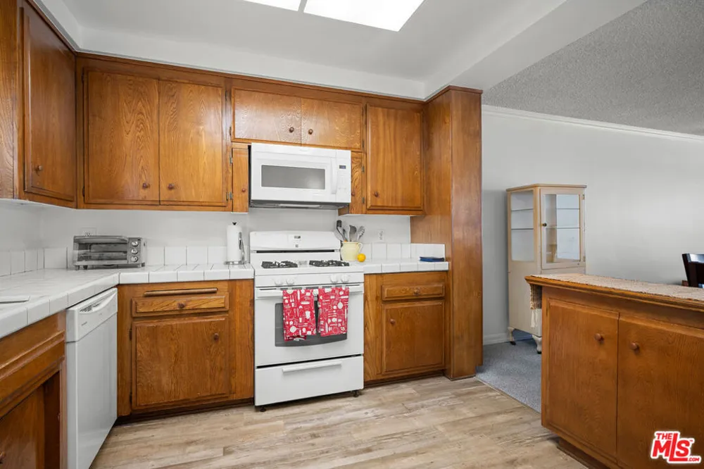 4445 Cartwright Avenue #110 Toluca Lake, CA 91602
