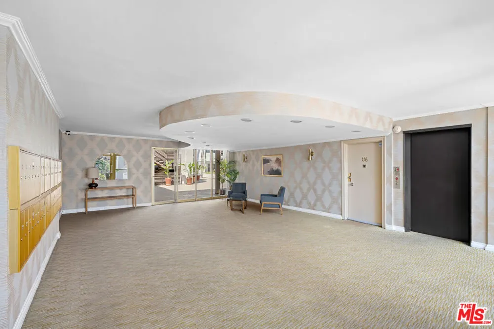 4445 Cartwright Avenue #110 Toluca Lake, CA 91602