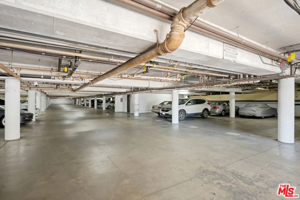 4445 Cartwright Avenue #110 Toluca Lake, CA 91602