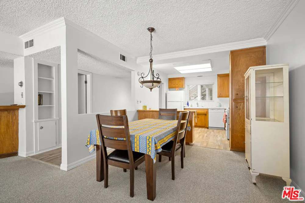 4445 Cartwright Avenue #110 Toluca Lake, CA 91602
