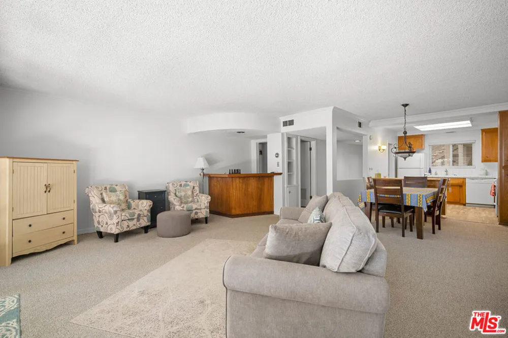 4445 Cartwright Avenue #110 Toluca Lake, CA 91602