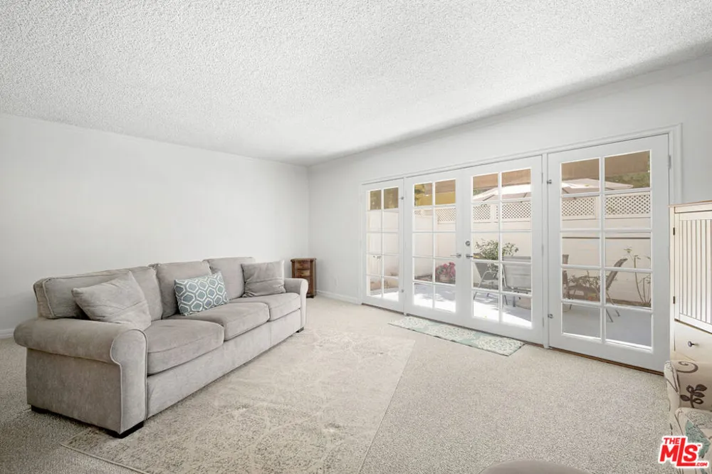 4445 Cartwright Avenue #110 Toluca Lake, CA 91602
