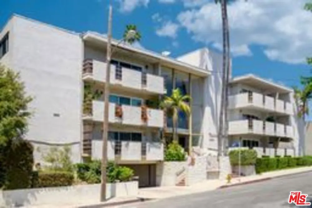 4445 Cartwright Avenue #110 Toluca Lake, CA 91602