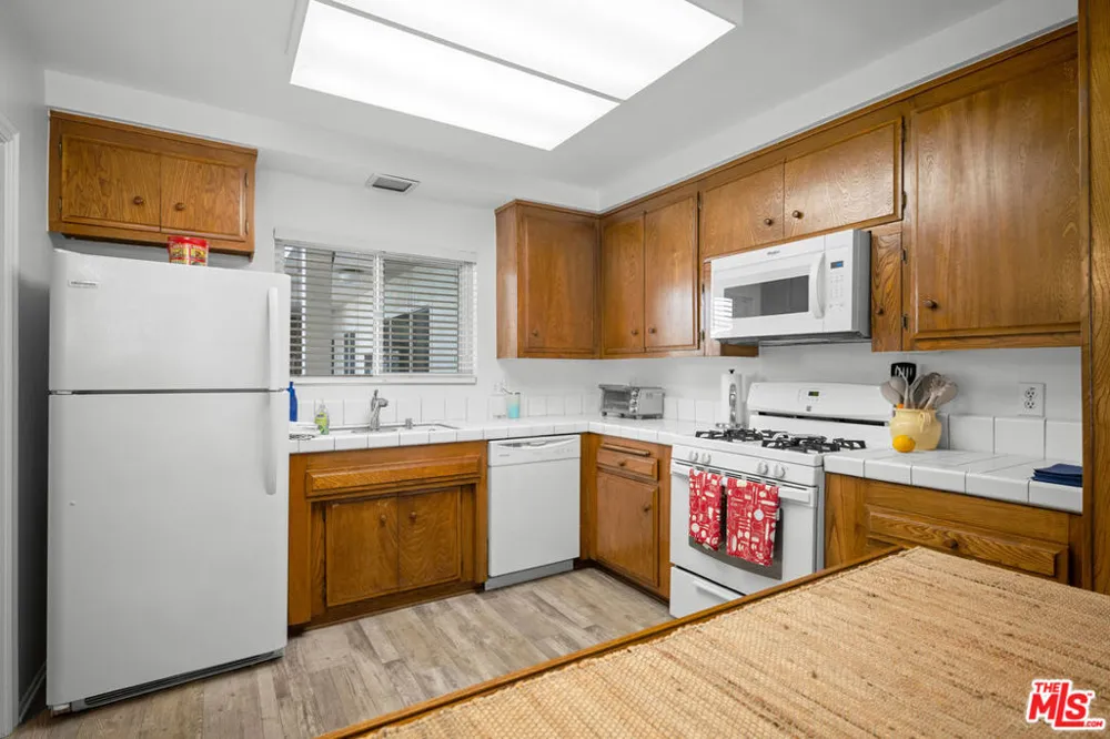 4445 Cartwright Avenue #110 Toluca Lake, CA 91602