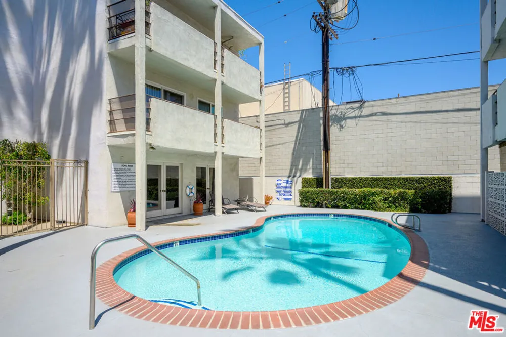 4445 Cartwright Avenue #110 Toluca Lake, CA 91602
