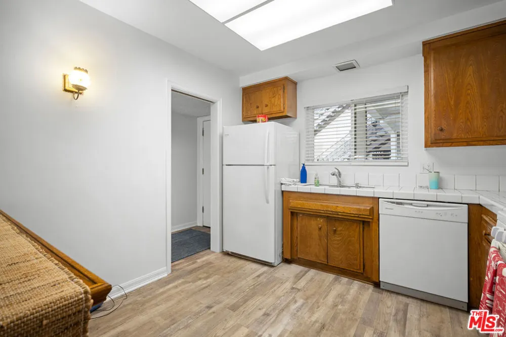 4445 Cartwright Avenue #110 Toluca Lake, CA 91602