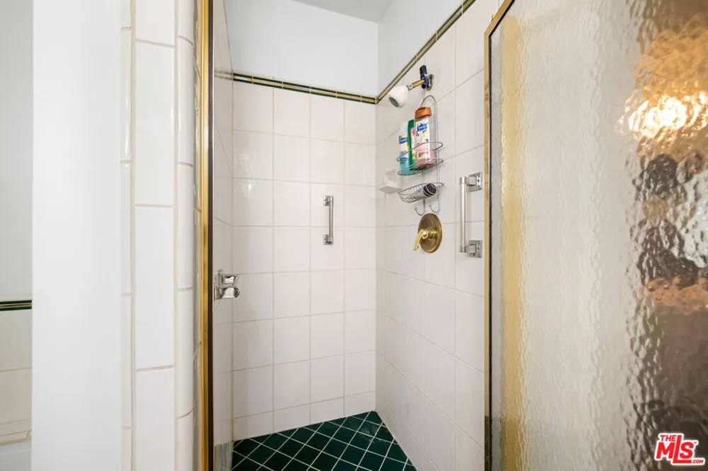 4445 Cartwright Avenue #110 Toluca Lake, CA 91602