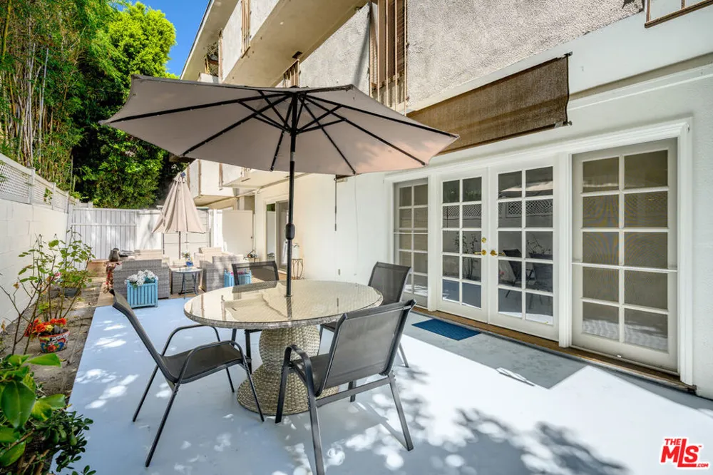 4445 Cartwright Avenue #110 Toluca Lake, CA 91602