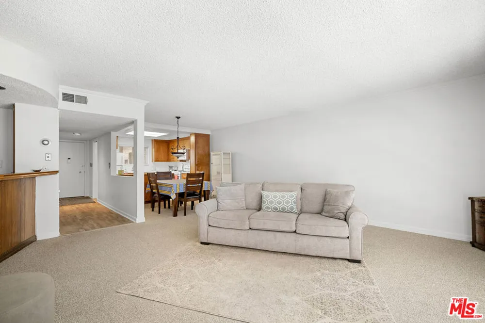 4445 Cartwright Avenue #110 Toluca Lake, CA 91602