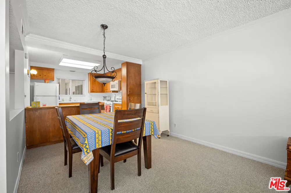4445 Cartwright Avenue #110 Toluca Lake, CA 91602