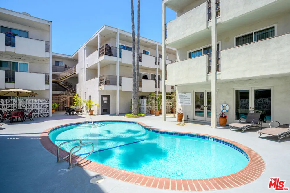 4445 Cartwright Avenue #110 Toluca Lake, CA 91602