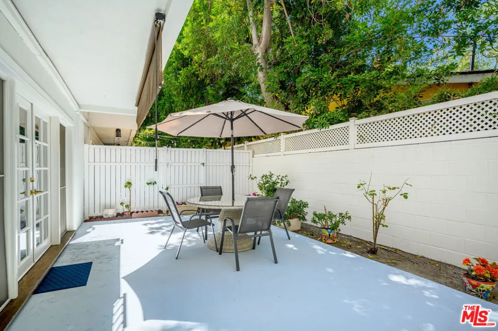 4445 Cartwright Avenue #110 Toluca Lake, CA 91602