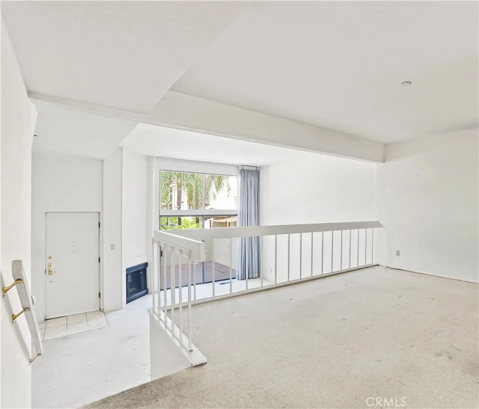 22269 Erwin Woodland Hills, CA 91367