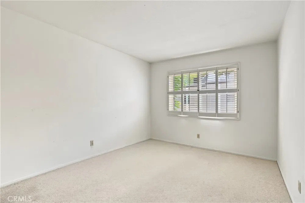 22269 Erwin Woodland Hills, CA 91367
